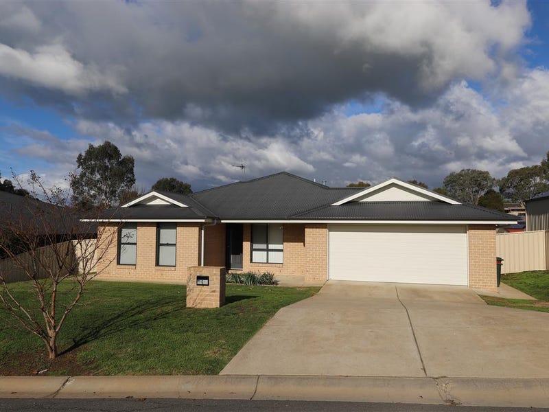 6 King Place, Tumut, NSW 2720 House for Sale