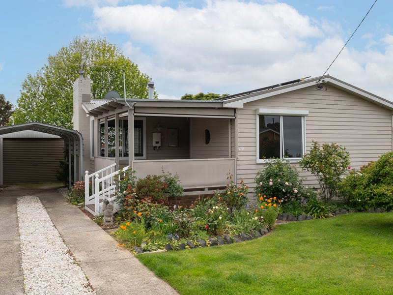 Real Estate & Property for Sale in Deloraine, TAS 7304 (+1 location