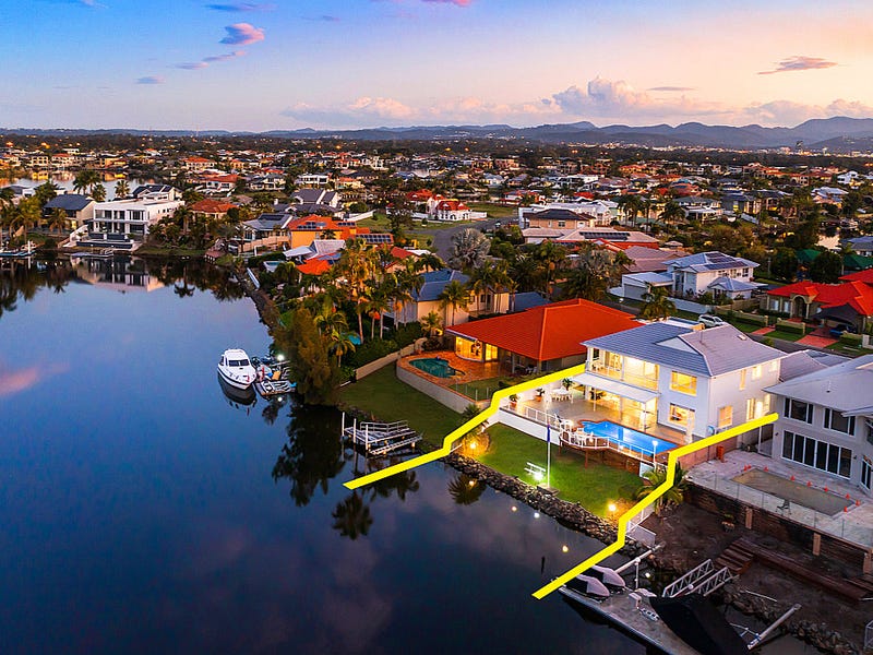 14 Martinique Way, Clear Island Waters,