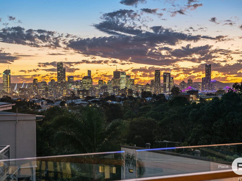 9 Aemilia Avenue, Seven Hills, QLD 4170