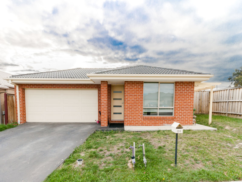 24 Clarendon Street Pakenham Vic 3810 Property Details