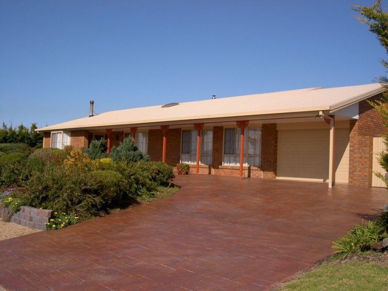 4 Lake Inlet Avenue, Newlands Arm, VIC 3875