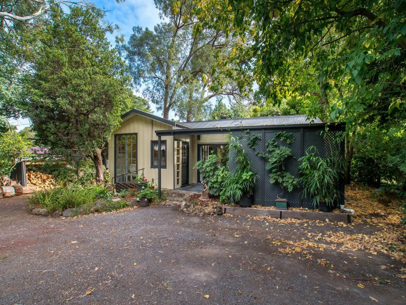 885 Mount Dandenong Road, Montrose, Vic 3765 Property Details