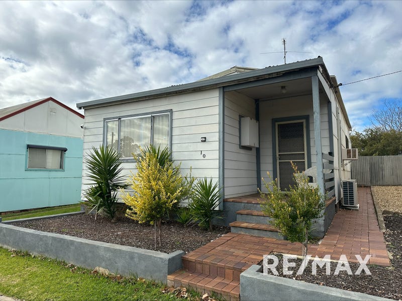 10 Ducker St, Junee, NSW 2663 House for Rent