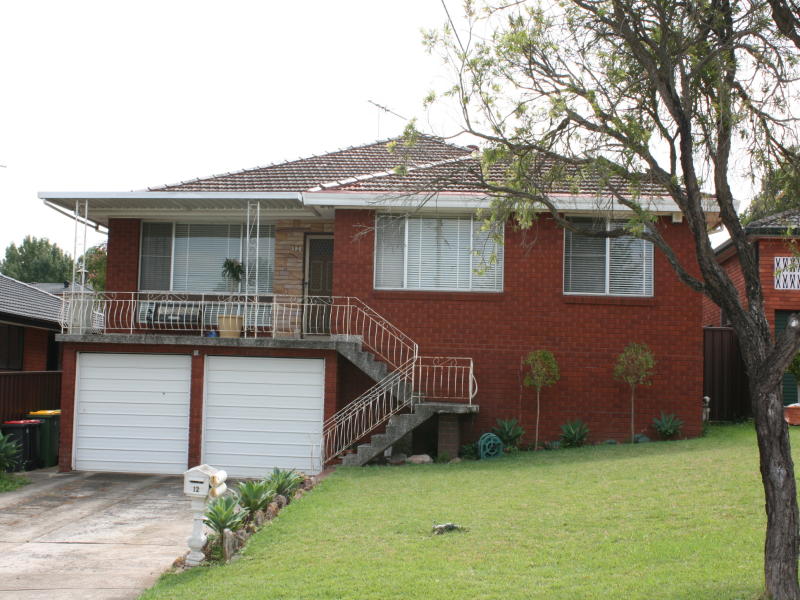 12 Sevenoaks Cres, Bass Hill, NSW 2197