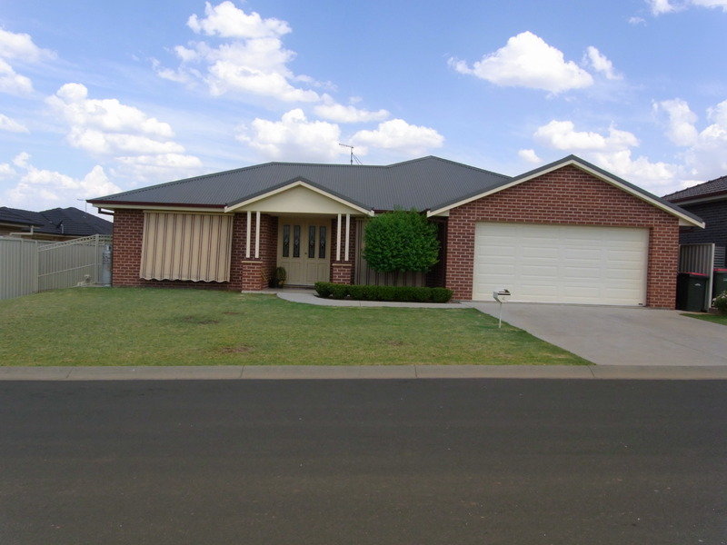 4 Cassia Place, Calala, NSW 2340 Property Details