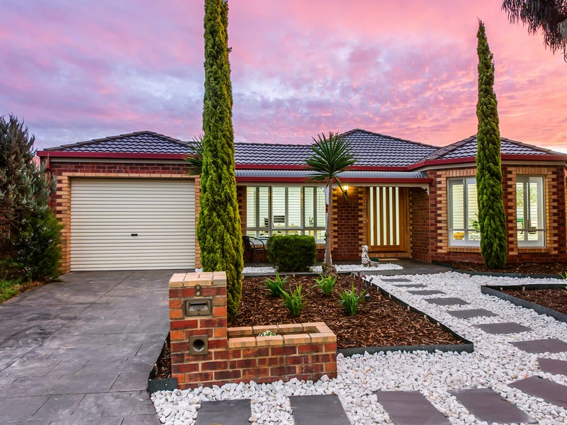 8 Bunya Close, Caroline Springs, Vic 3023 House for Sale