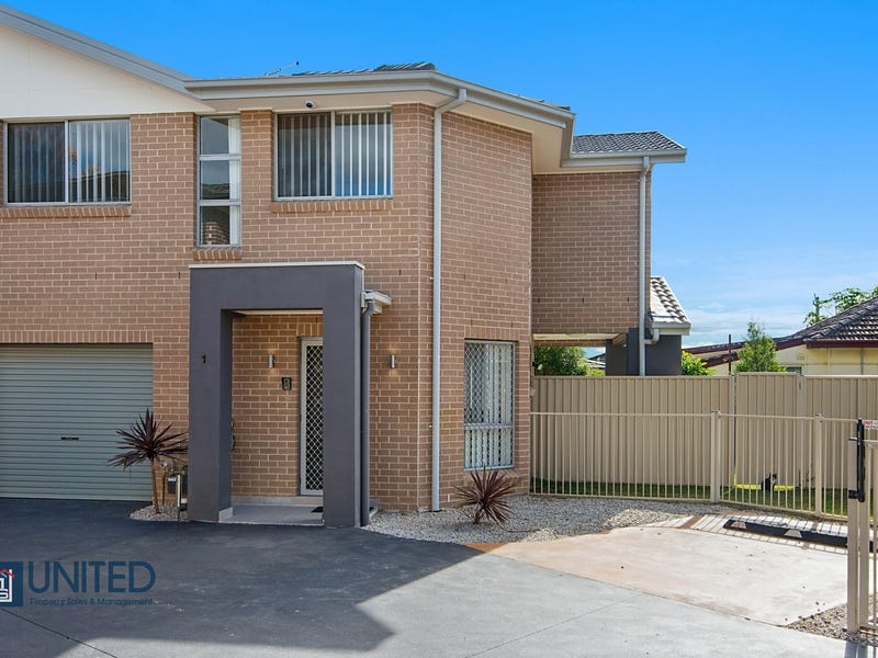 Townhouse 1/18 Doonside Rd, Doonside, NSW 2767 Townhouse for Sale