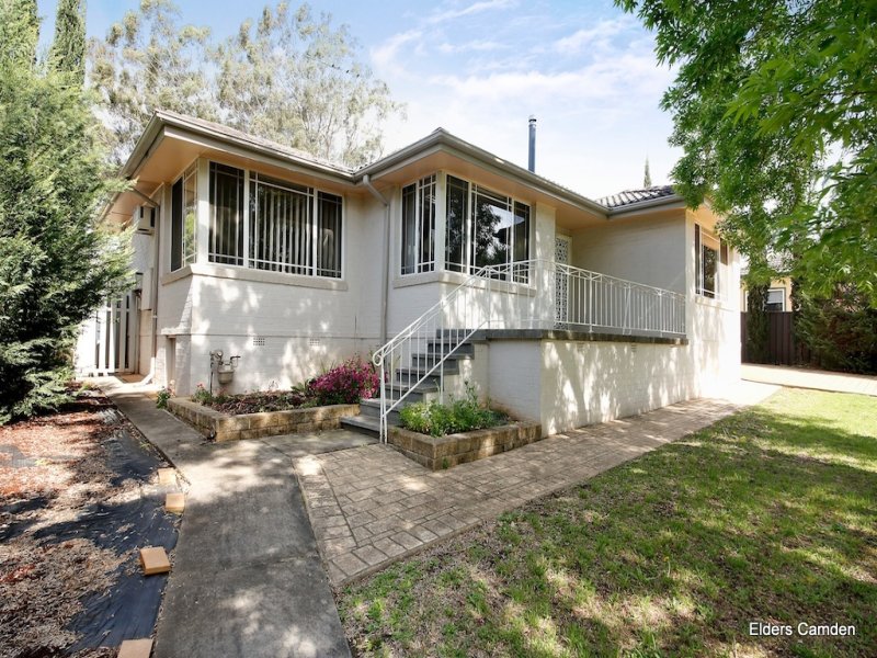 3 Elizabeth Macarthur Avenue, Camden South, NSW 2570