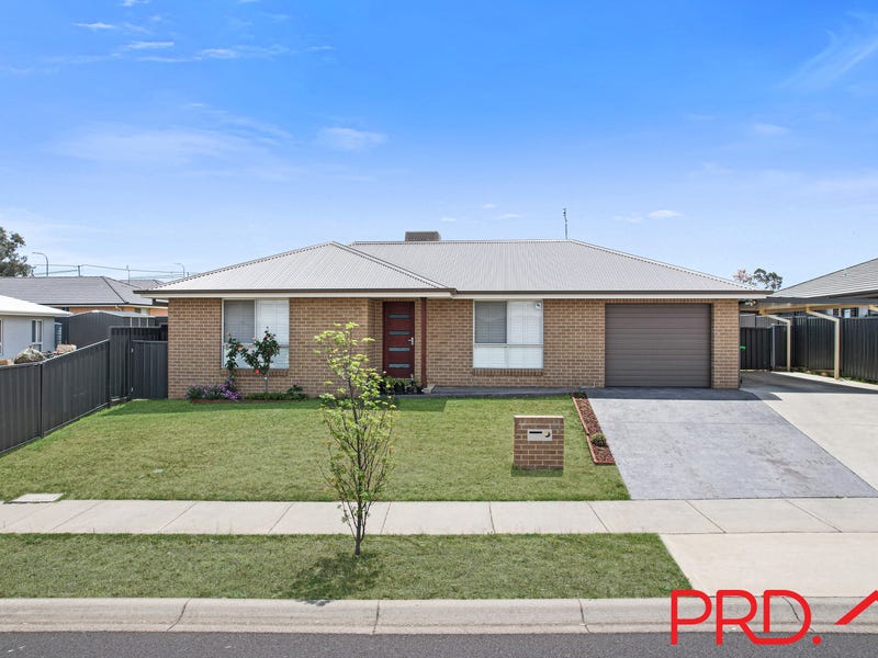 3 Barber Street, Kootingal, NSW 2352 Property Details