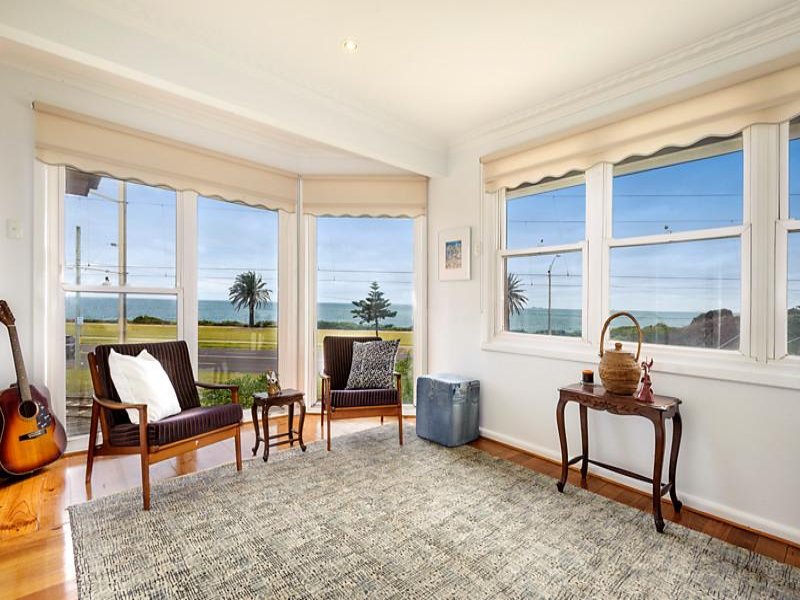 7/4 Seaview Avenue, Brighton, Vic 3186 Property Details