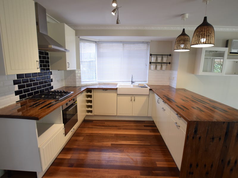 5 Noonan Point Avenue, Point Clare, NSW 2250