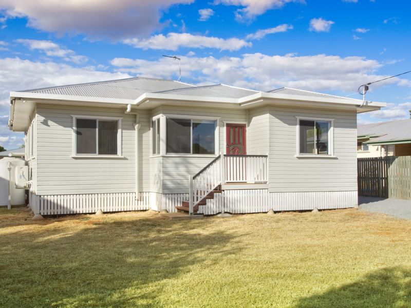 13 Toowoomba Road, Oakey, Qld 4401 House for Sale