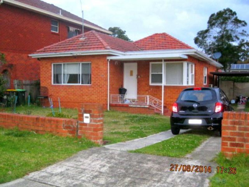 33 Moreton Avenue, Kingsgrove, NSW 2208