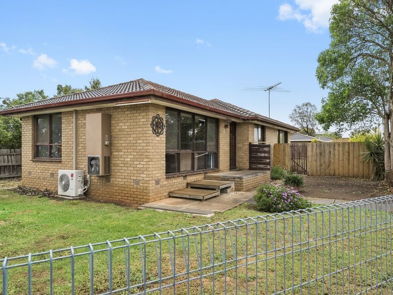 2 Henty Street, Melton South, VIC 3338