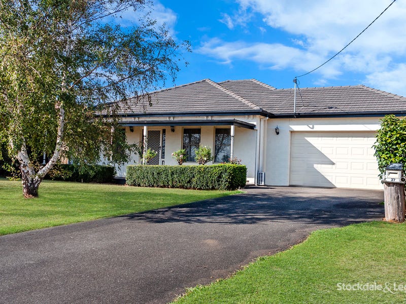 37 CLARKE STREET, Koroit, Vic 3282 Property Details