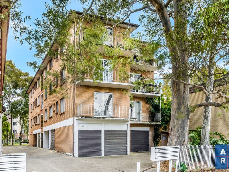 4/33 Carramar Avenue, Carramar, NSW 2163 Property Details