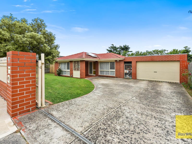 17 John Fawkner Drive, Endeavour Hills, VIC 3802 - realestate.com.au