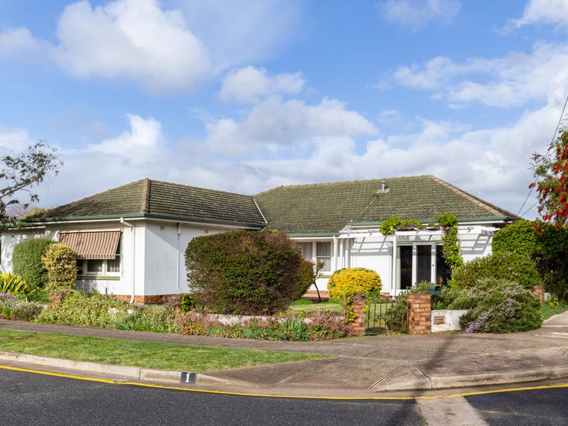 1 St Giles Way, Glengowrie, SA 5044 Property Details