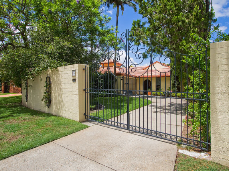 13 Wallaby Place, Sorrento, Qld 4217 Property Details