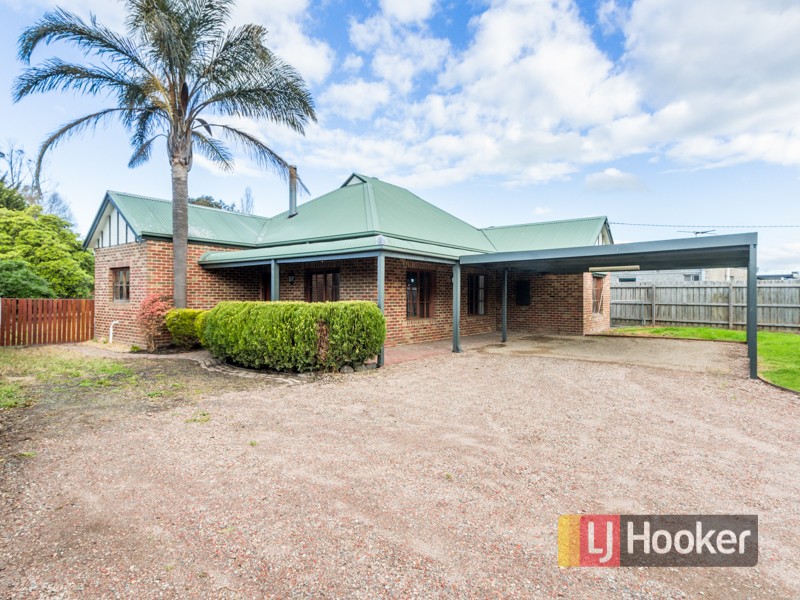16 Toomuc Valley Road, Pakenham, VIC 3810