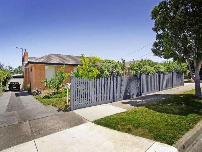 19 Strickland Avenue, Highton, VIC 3216