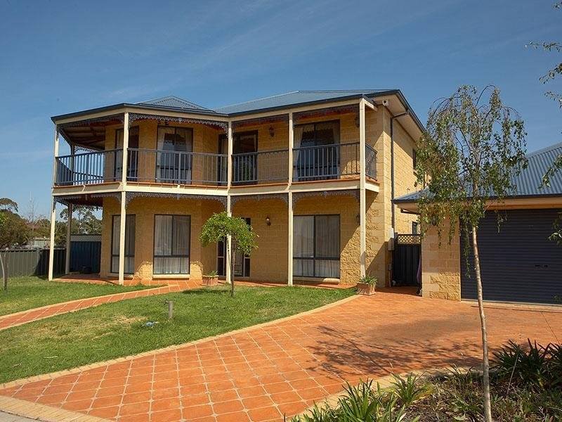 32 Paringa Way, Burnside, Vic 3023 Property Details