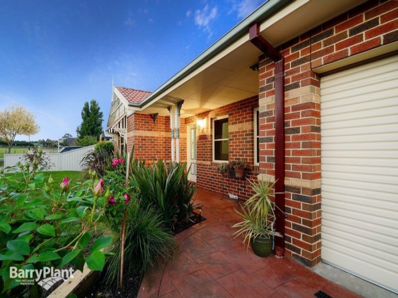 16 Flinders Chase, Pakenham, Vic 3810 Property Details