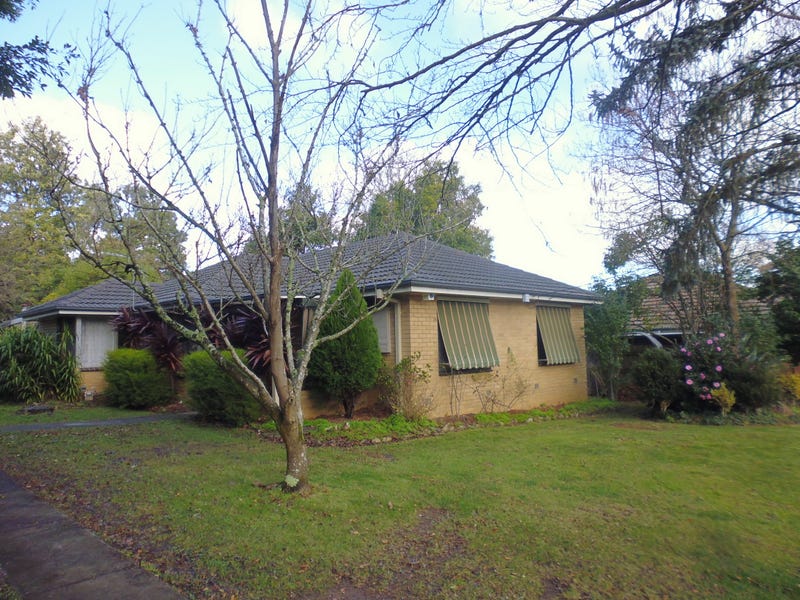 8 Daffodil Road, Boronia, VIC 3155