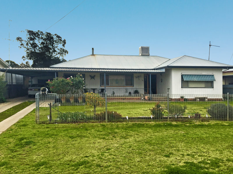 307 Church Street, Hay, NSW 2711