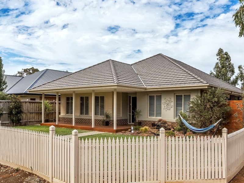 1 Gaffneys Lane, Eynesbury, Vic 3338 Property Details