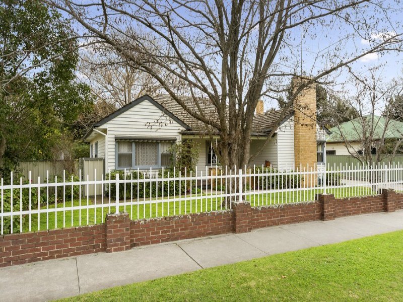 94 Havlin Street W, Quarry Hill, VIC 3550