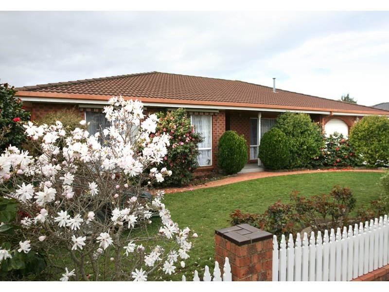 34 Bournevale Drive, Berwick, Vic 3806 Property Details