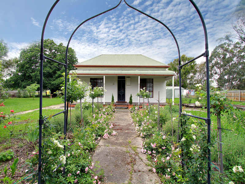 3638 Victoria Street, Toongabbie, VIC 3856