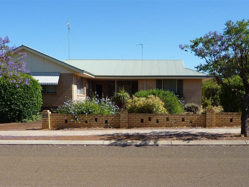 2 Gayfer Street, Corrigin, WA 6375