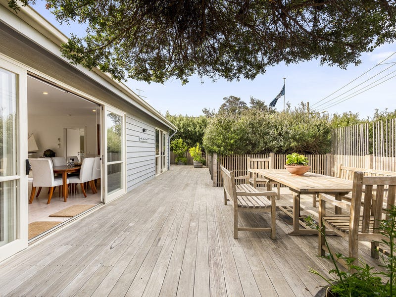 Point lonsdale beach deals house ocean road