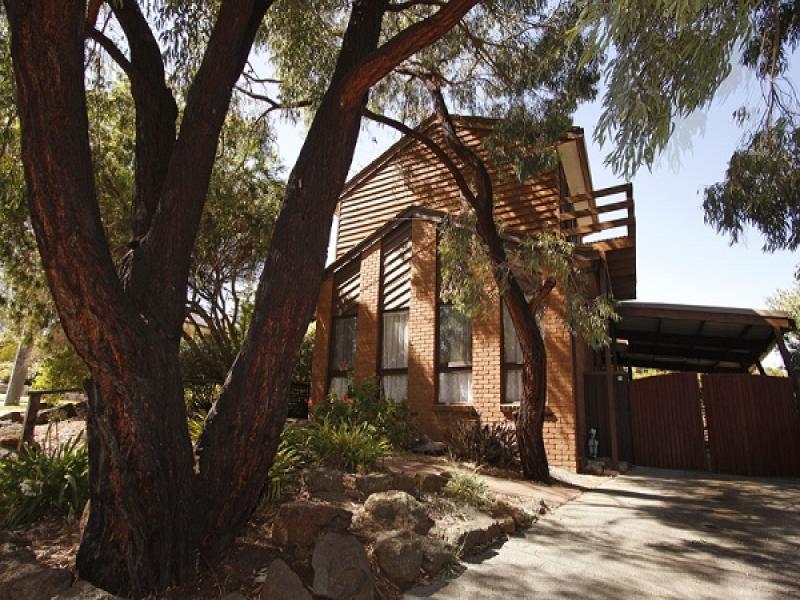 2 Bangor Drive, Frankston, Vic 3199 Property Details