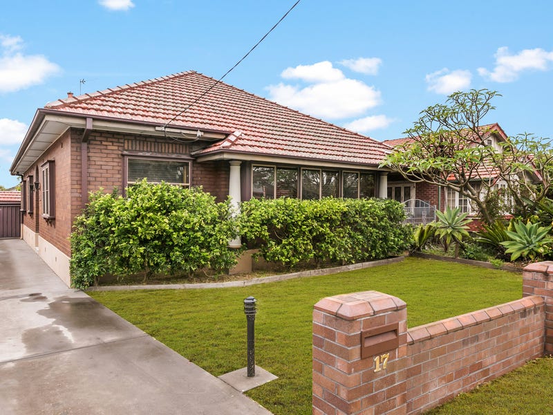 17 Stewart Avenue, Hamilton East, NSW 2303