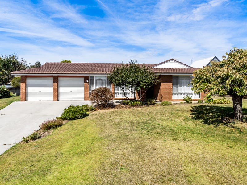 9 Maple Crescent, Blayney, NSW 2799 Property Details