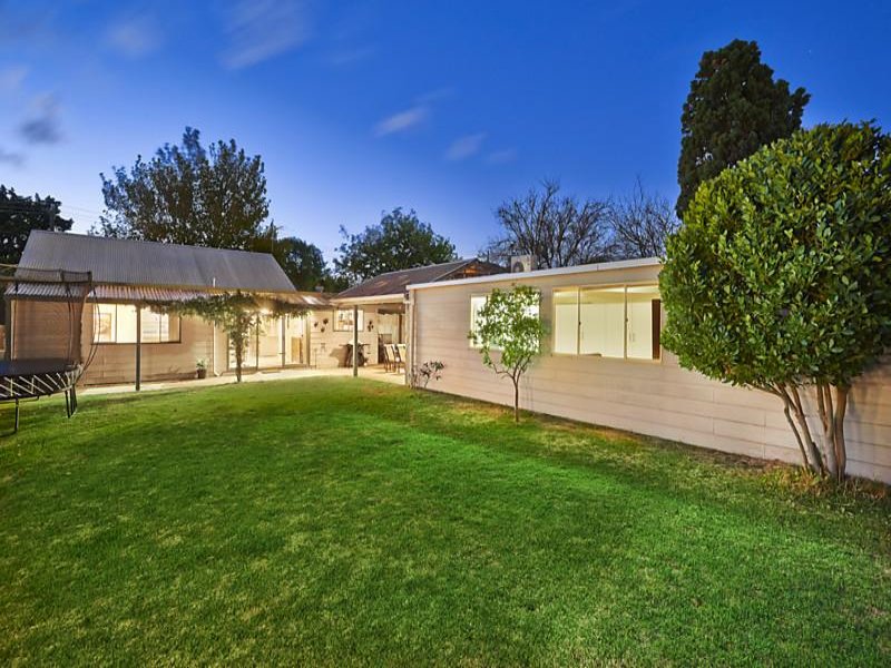 10 Chislehurst Road, Hampton, VIC 3188