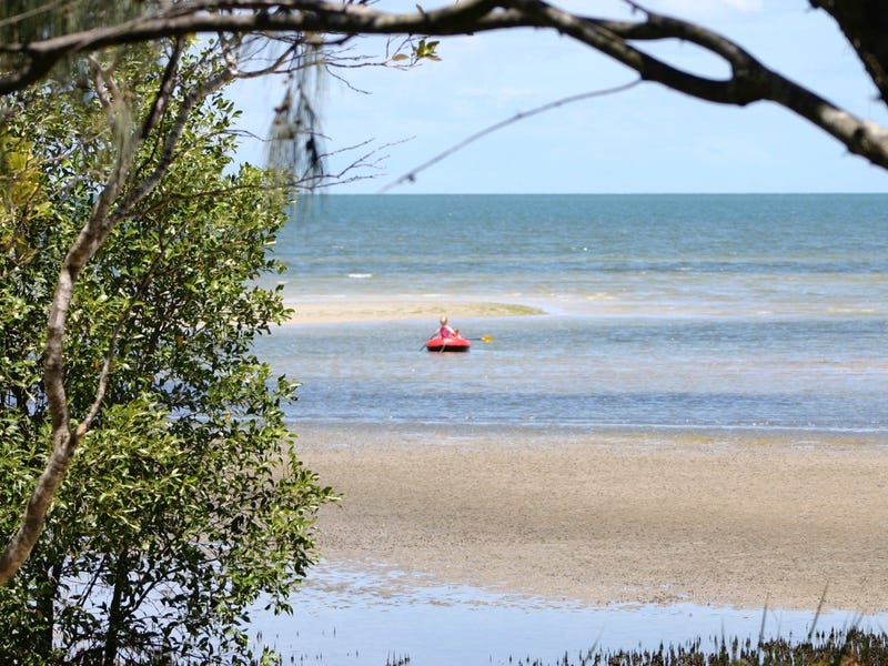 100 Bayside Drive, Beachmere, QLD 4510