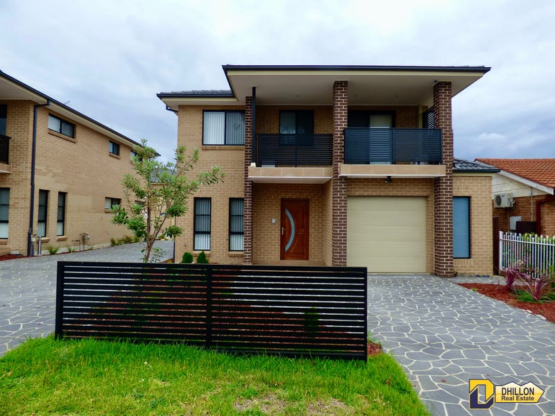 2/17 Guernsey Avenue, Minto, NSW 2566