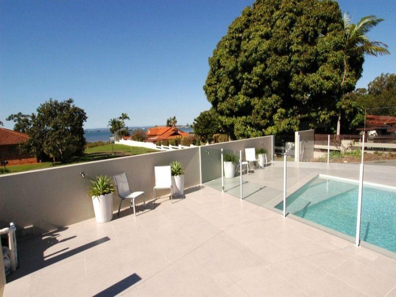 2 Outlook Parade, Ormiston, QLD 4160