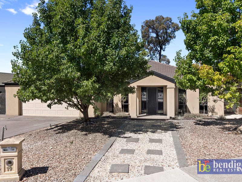 19 Northmoor Drive, Strathdale, VIC 3550