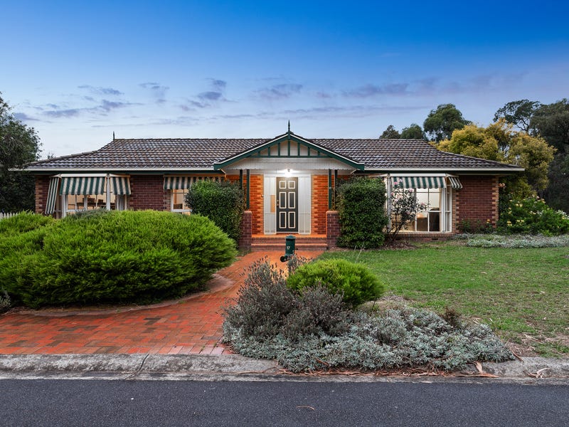 17 Azarow Circuit, Croydon South, Vic 3136 House for Sale