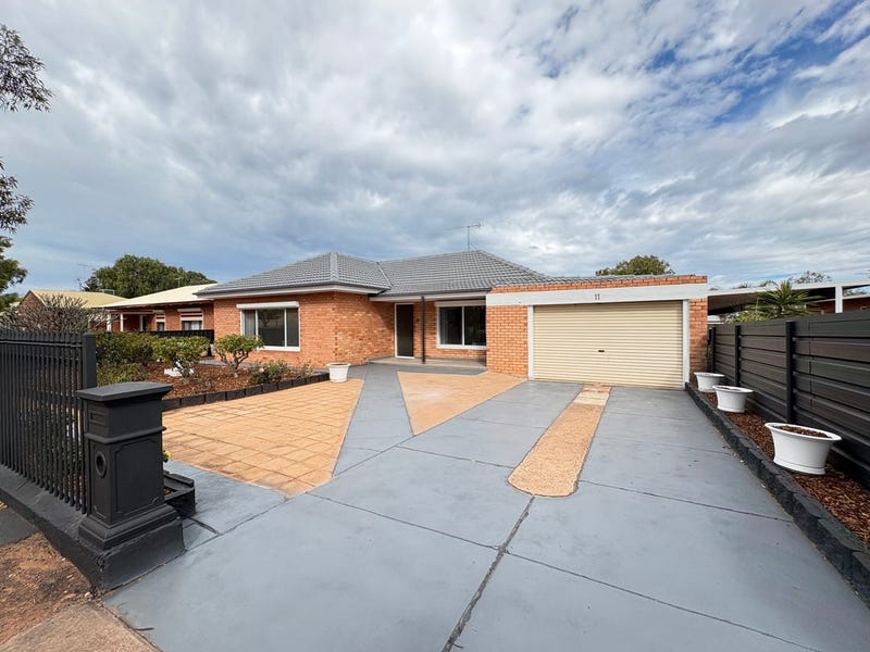 Large Rumpus Room 11 Lewthwaite Street, Whyalla Norrie, SA 5608 - House for Rent ...