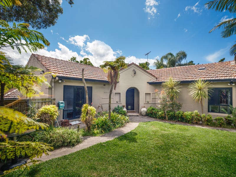 251 Eastern Valley Way, Middle Cove, NSW 2068