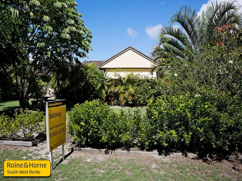 50 Bay Street, Hat Head, NSW 2440