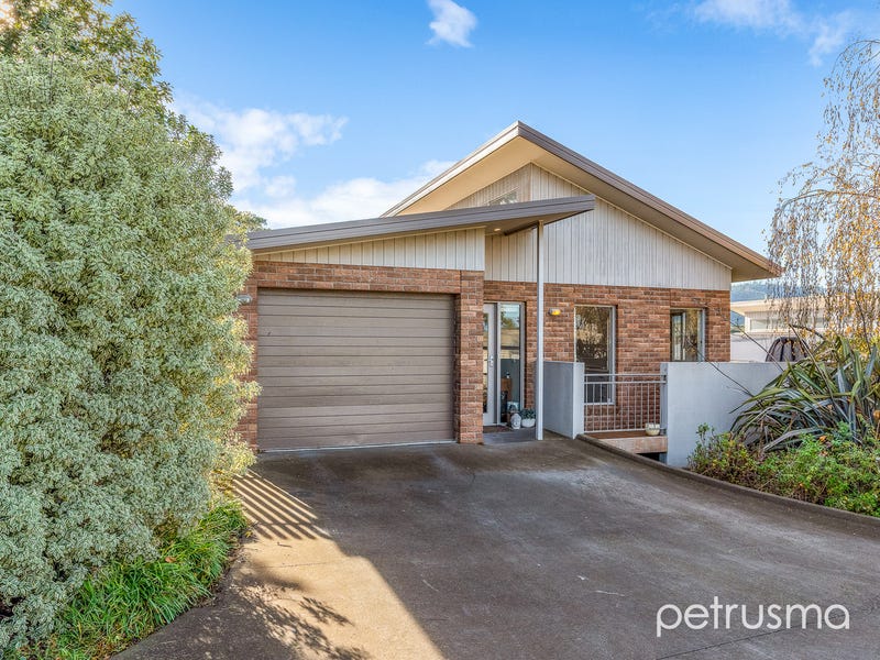 2/10 Flagstaff Gully Road, Lindisfarne, Tas 7015 House for Sale
