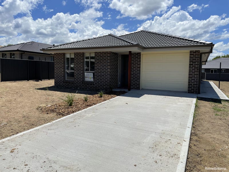 2/11C Chelmsford Street, Kootingal, NSW 2352